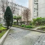 A French Chic Appartment In Victor Hugo
