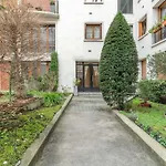 A French Chic Appartment In Victor Hugo