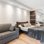 A French Chic Appartment In Victor Hugo