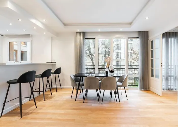 A French Chic Appartment In Victor Hugo