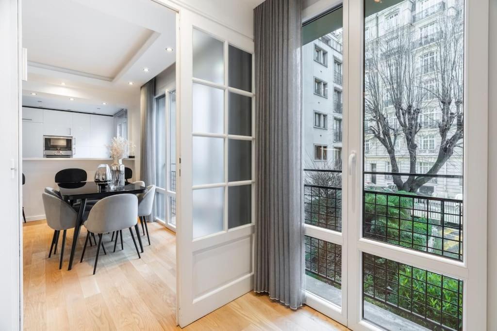 A French Chic In Victor Hugo Appartamento Parigi