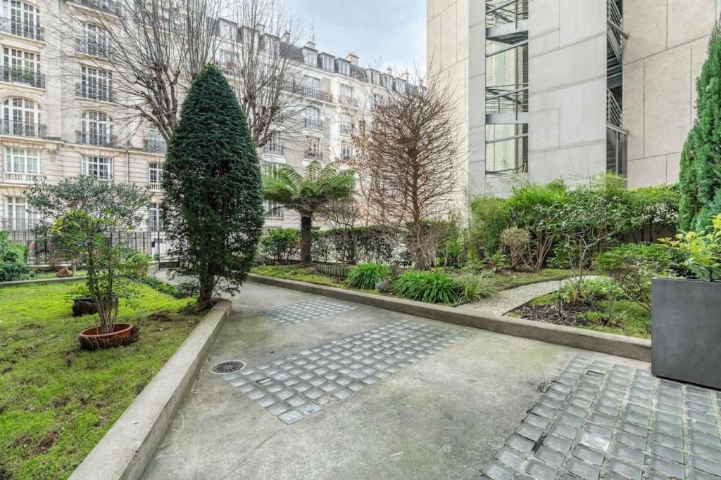 A French Chic In Victor Hugo Appartamento Parigi